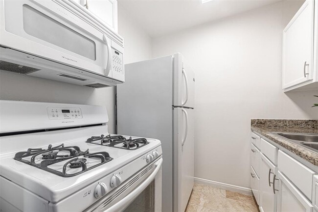 Building Photo - 210 Emerson St