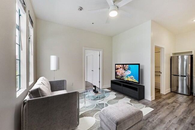 Building Photo - Beautiful Luxury Apartment at the Rose on ...