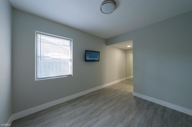 Foto del edificio - 3 br, 3 bath House - 1513 NW 6th Ave