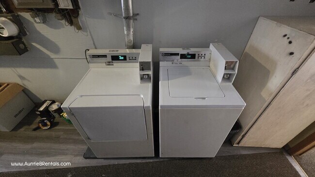 Building Photo - 3 Bedroom 1 Bath Multiplex Unit #4 – Columbia Heights