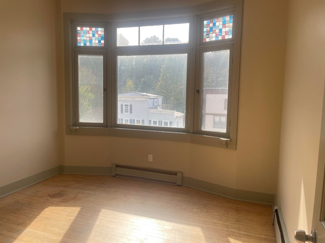 Primary Photo - 408 Central St