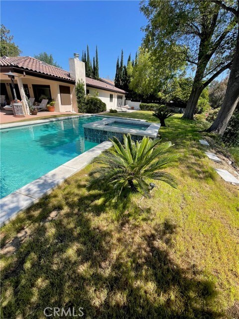 Foto del edificio - 16772 Knollwood Dr