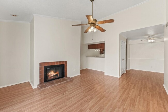 Foto del edificio - 7144 N Holiday Dr
