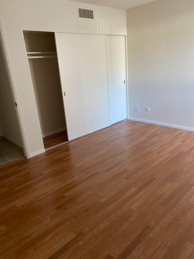 Building Photo - Orangebrook Manor Apartments