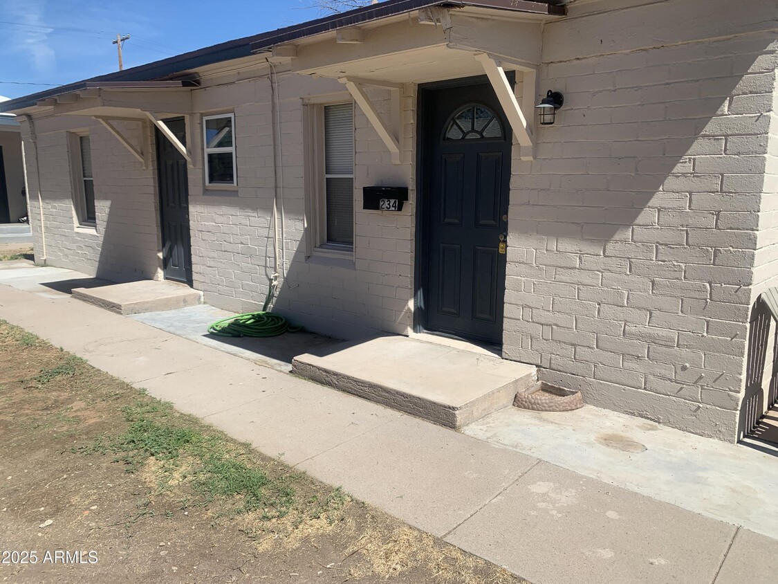 Primary Photo - 234 N Center St