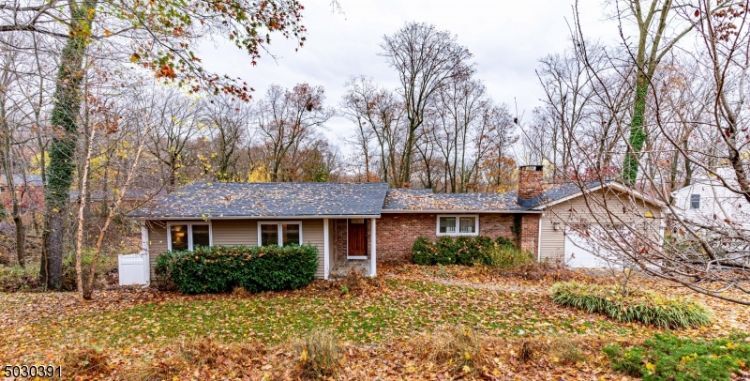 Primary Photo - 71 Moraine Rd