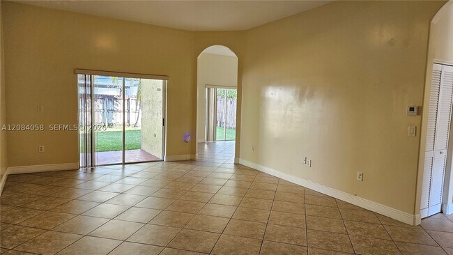 Building Photo - 14209 SW 160th Ct