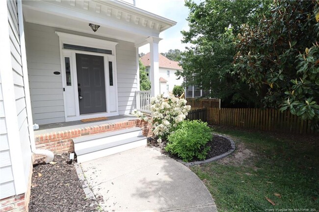 Building Photo - 203 Abbey Oak Ln