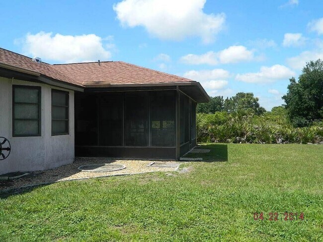 Building Photo - 7426 Clearwater St