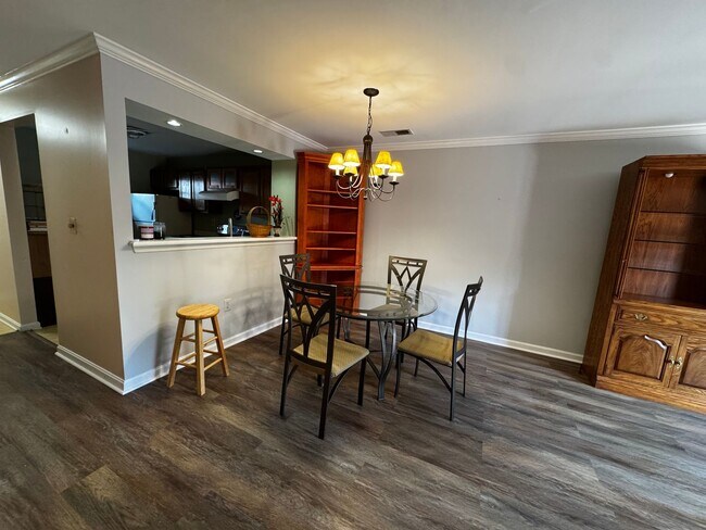 Building Photo - Furnished 2BR, 2BA Condo with Backyard in ...