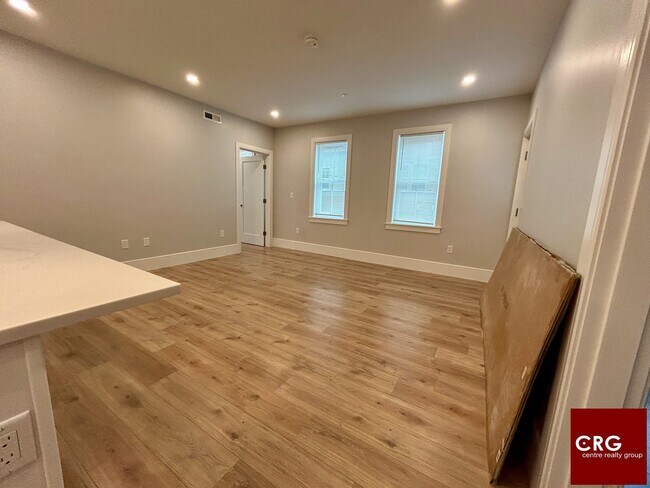 Building Photo - 124 Kenrick St