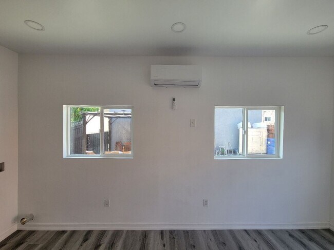 Foto del edificio - 713 3/4-714 57th St