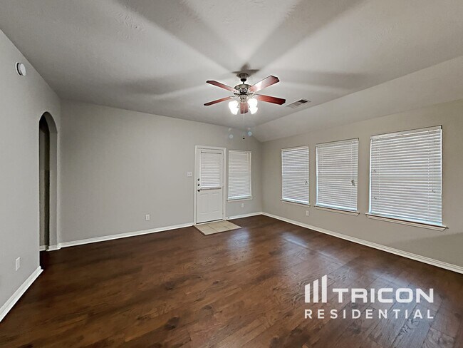 Foto del edificio - 10818 Harston Dr