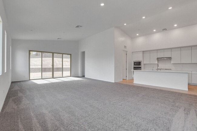 Building Photo - Savannah