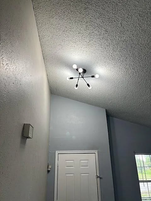 Foto del edificio - 228 Elmwood Dr