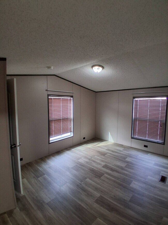 Building Photo - 7650 US-90