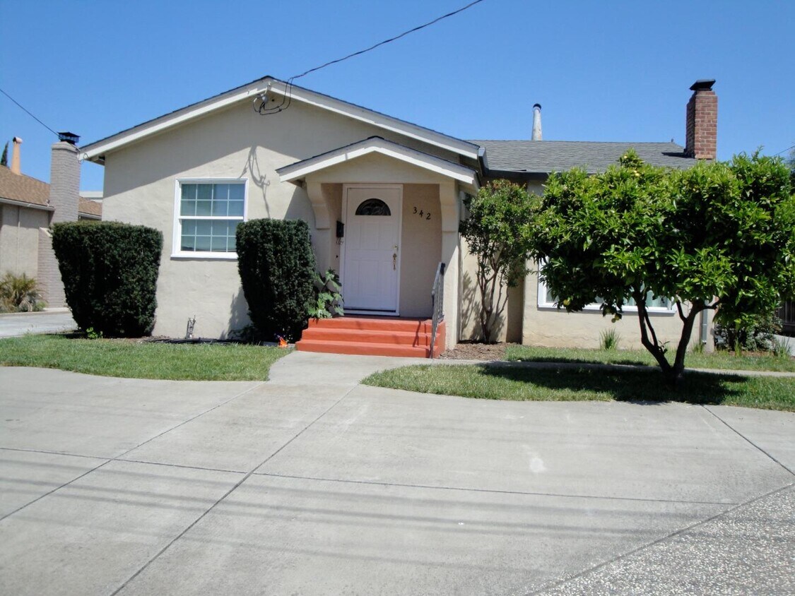 Primary Photo - 342 S Redwood Ave