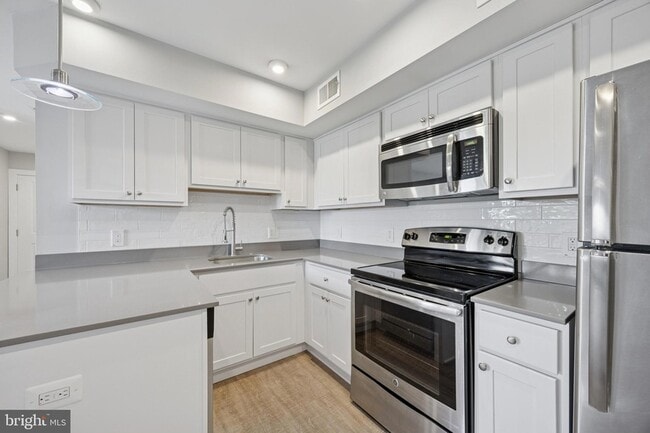 Building Photo - 502 Gerhard St