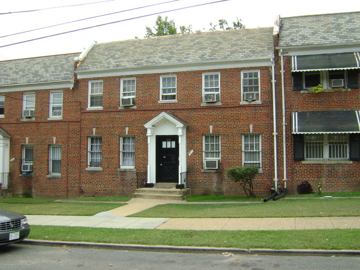 Foto principal - 1379 Bryant St NE