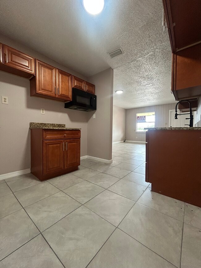 Foto del edificio - 323 NW 15th St