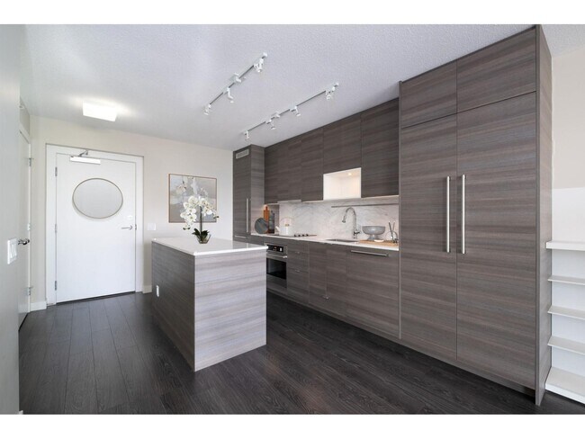 Photo du bâtiment - 12837-13104 88 Ave