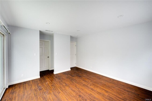 Foto del edificio - 8241 Vantage Ave