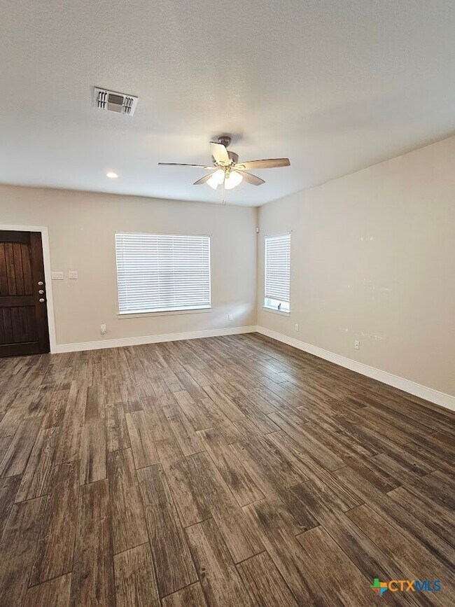 Foto del edificio - 110 E Otto St