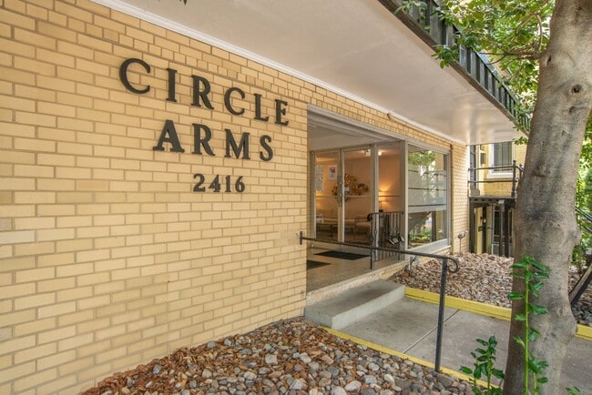 Building Photo - Circle Arms Apartments