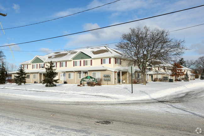 Building Photo - Green Park Townhomes