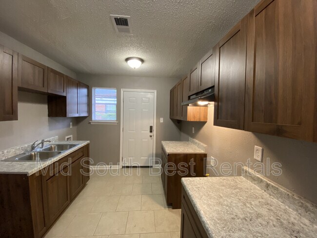 Foto del edificio - 2423 Dwight Rd