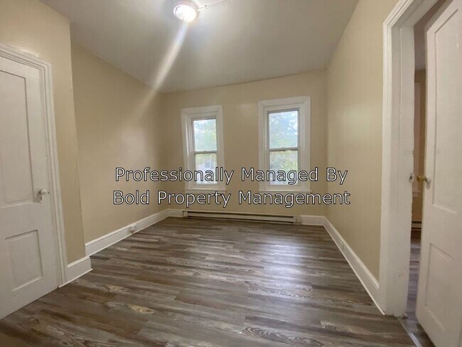 Foto del edificio - 2nd floor 4 bedroom