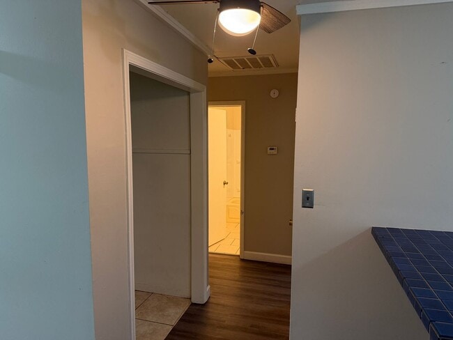 Foto del edificio - 2 Bed 1 Bath Duplex