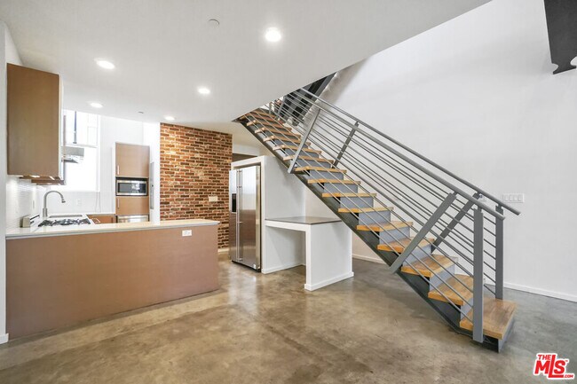 Foto del edificio - 1220 N Orange Grove Ave