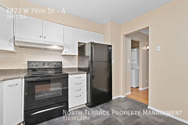 Building Photo - 2BR 2B with W/D and Hardwood Floors