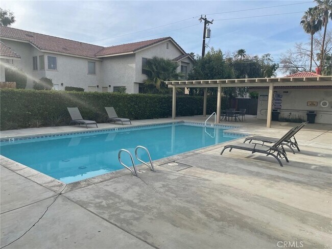 Foto del edificio - 74614 Driftwood Dr