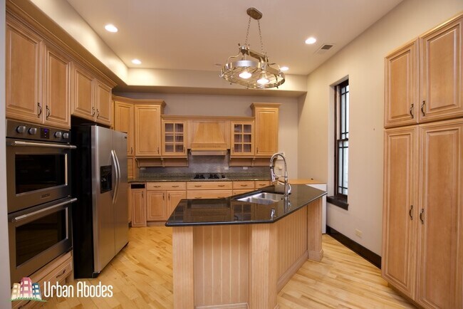 Building Photo - 1306 W Fillmore St