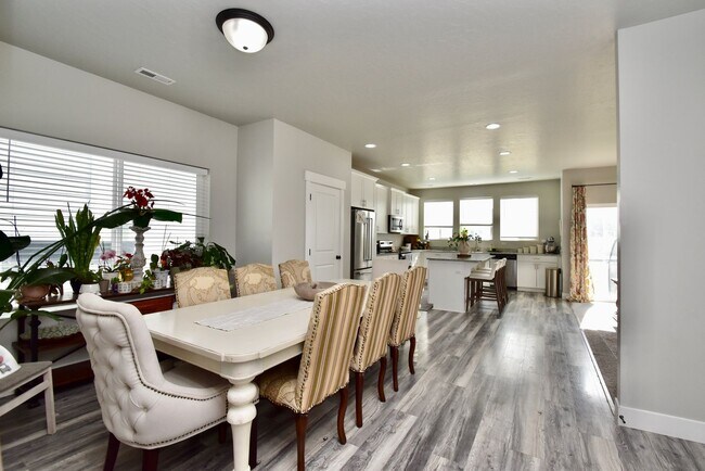 Foto del edificio - Spacious 5 Bed in Herriman Home in Prime Location!
