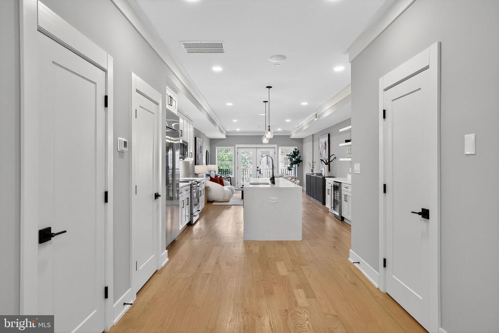 Foto principal - 1329 Irving St NW