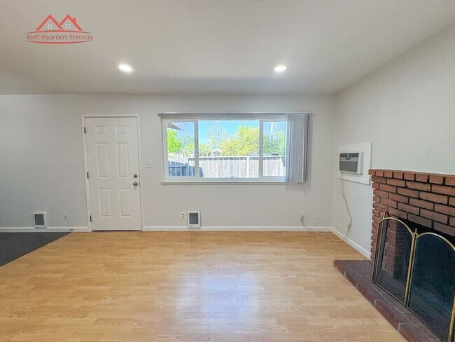 Photo - 1578 Albatross Dr Apartment