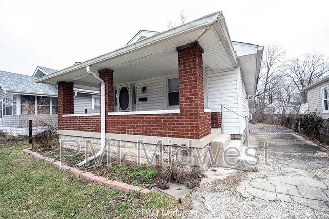 Building Photo - 4839 Rosslyn Ave