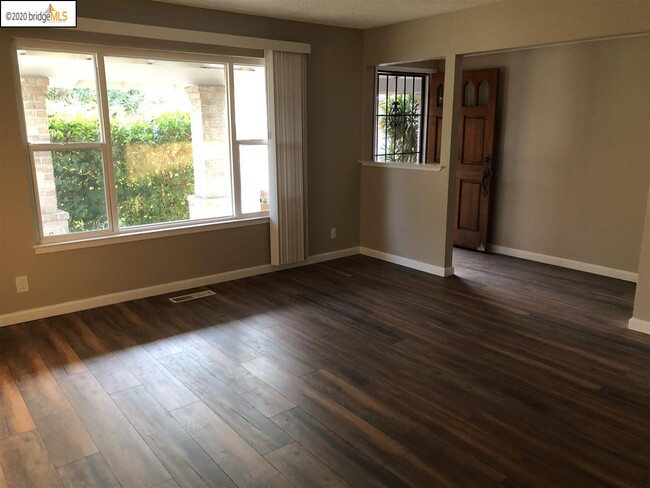 Building Photo - 1408 Mission Dr