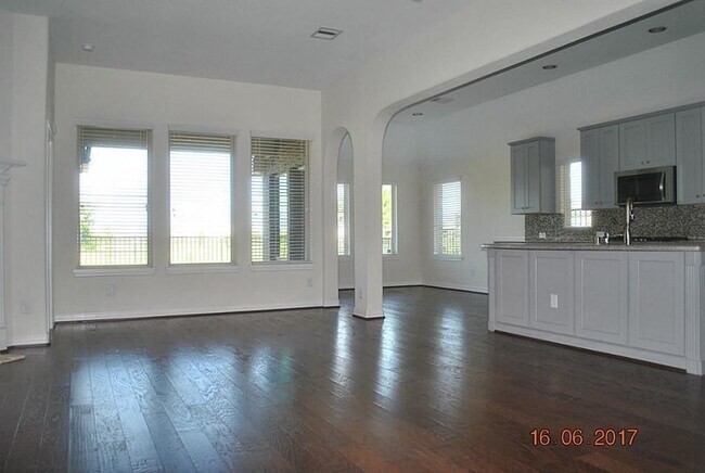 Building Photo - 11815 Supremo St