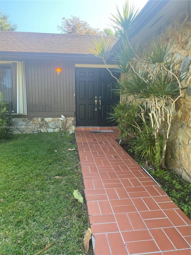 Building Photo - 10455 SW 129th Ct