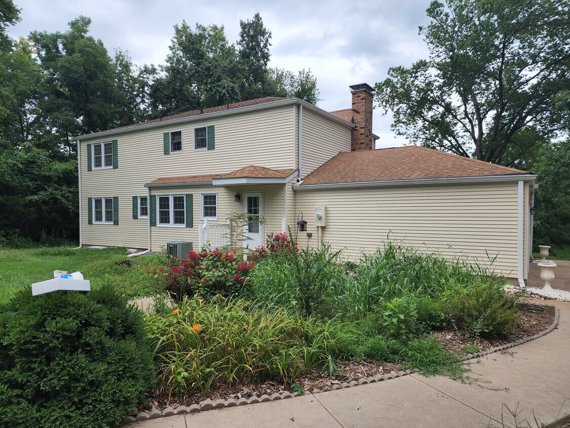 6211 Country Club Rd, Murphysboro, IL 62966 House for Rent in