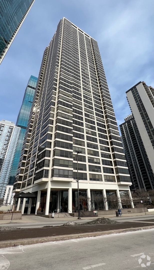 Building Photo - 360 E Randolph St