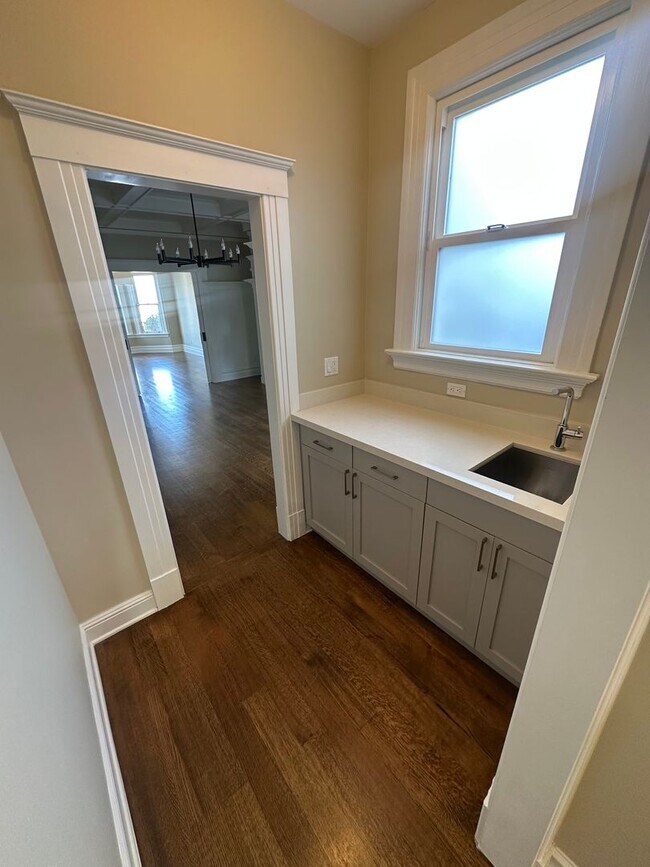 Foto del edificio - 817-821 Oak Street (7057r)