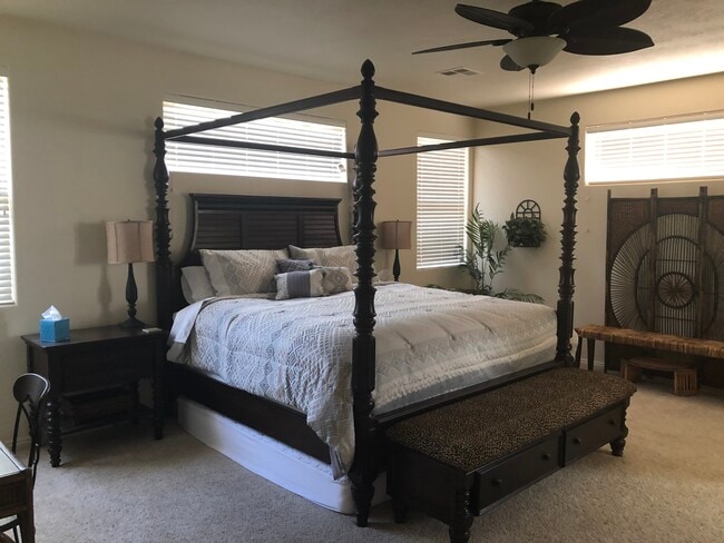 Main bedroom en suite - 1806 N Dixie Downs Rd
