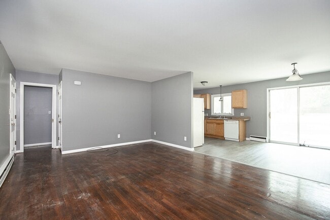 Building Photo - NICE RANCH IN AMHERST!