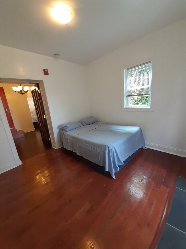 Photo - 2113 Fitzwater St Apartment