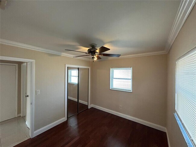 Foto del edificio - 6119 Sheelin Dr